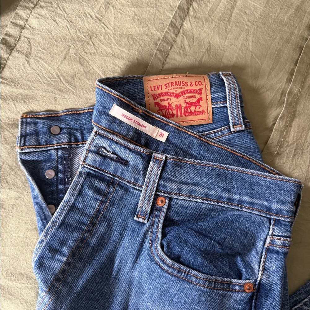 Levi's Wedgie Straight Blue Jeans
